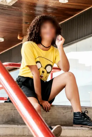 Büsra, 28
