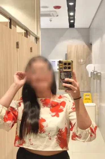 Denise, 31