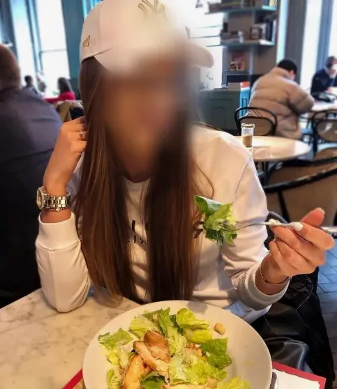 Lucia, 32