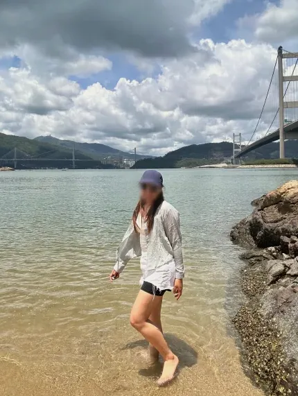 Melina, 29