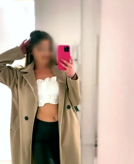 Melina, 19