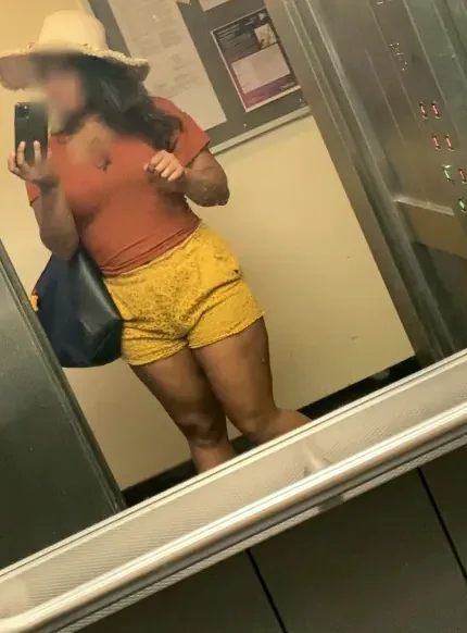 Mia, 34