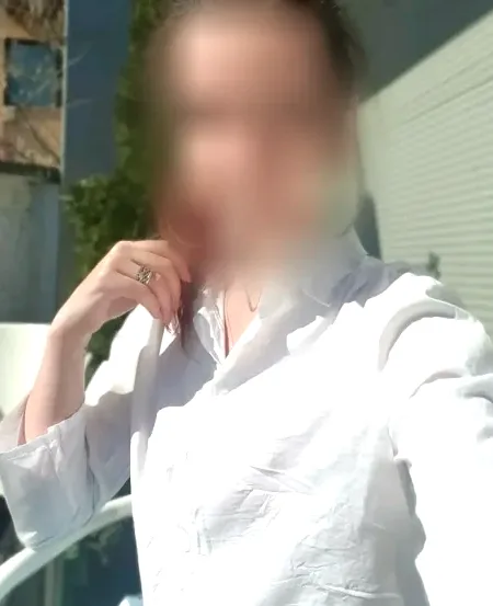 Nina, 32