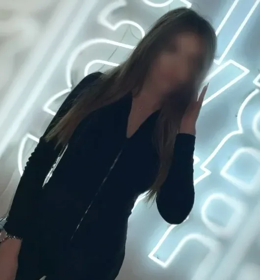 Saskia, 32