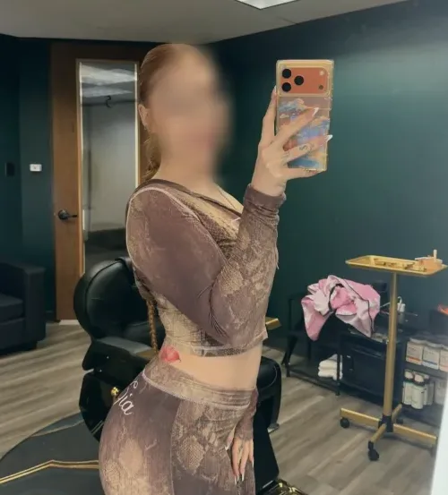Selina, 27