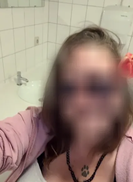 Sina, 33