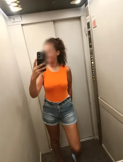 Viktoria, 33