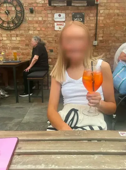 Zeynep, 26